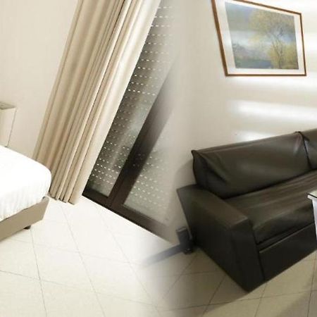 Gabbiano Apartments Римини Экстерьер фото