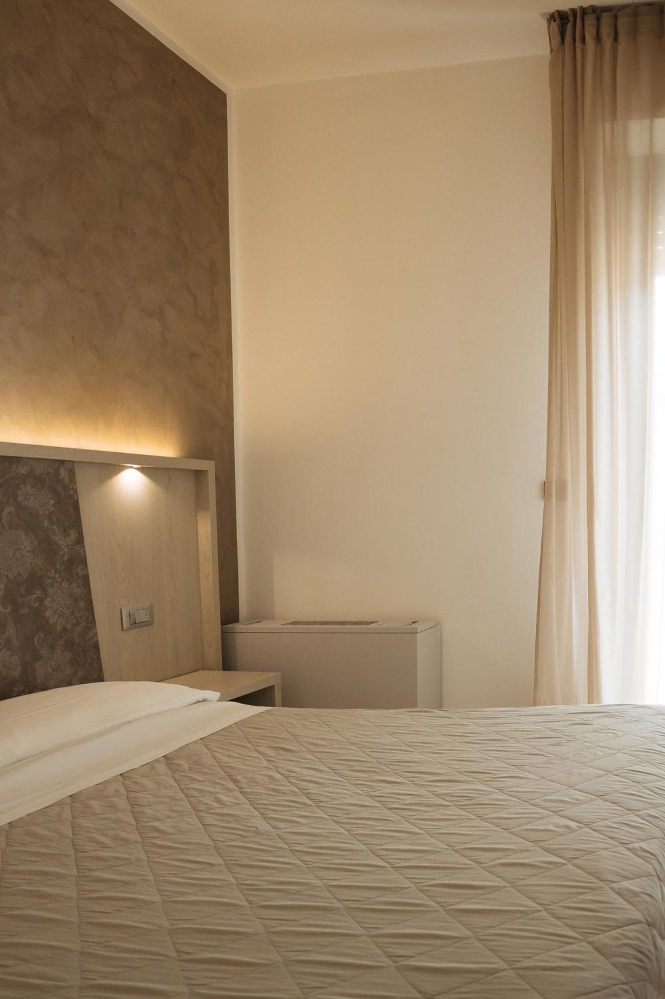 Gabbiano Apartments Римини Экстерьер фото