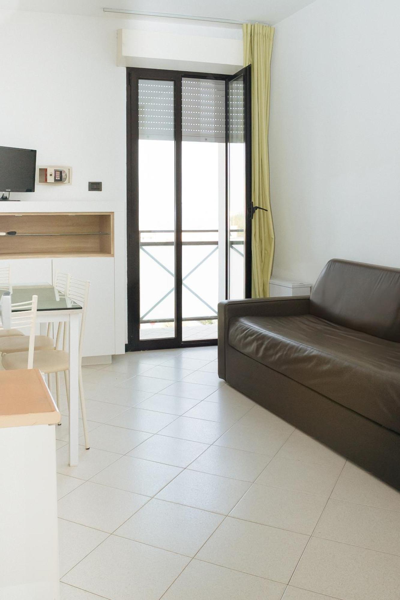 Gabbiano Apartments Римини Экстерьер фото
